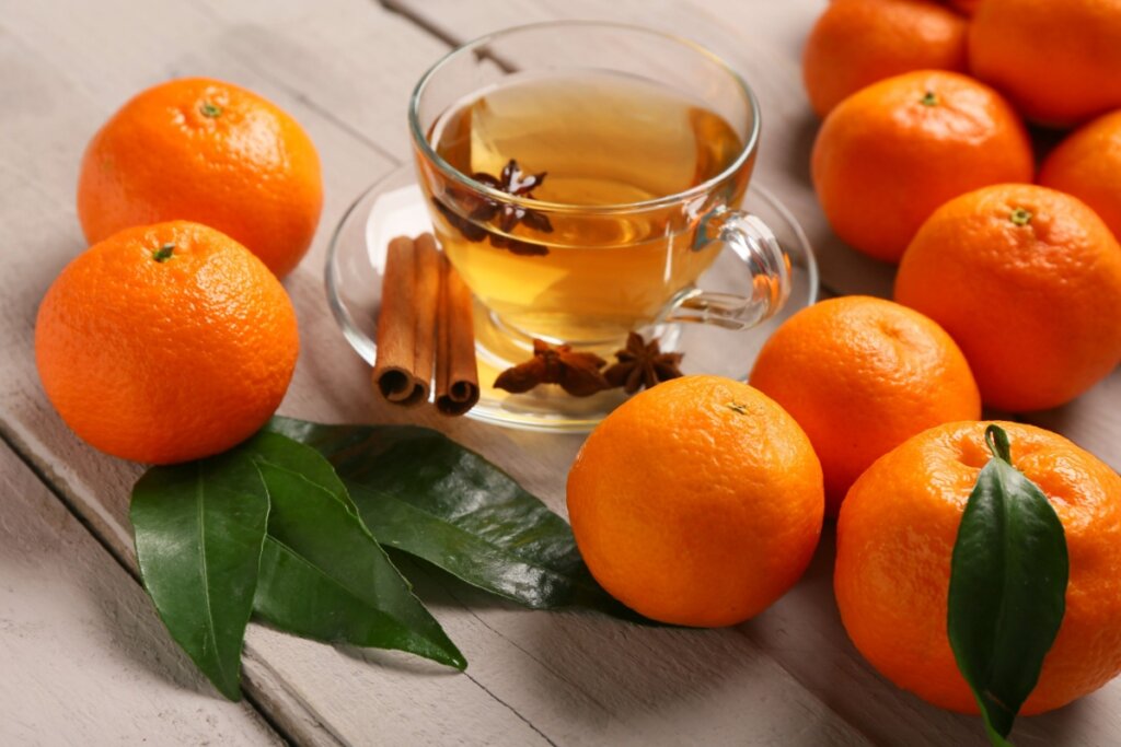 Chá de tangerina com anis-estrelado e canela (Imagem: Pixel-Shot | Shutterstock)