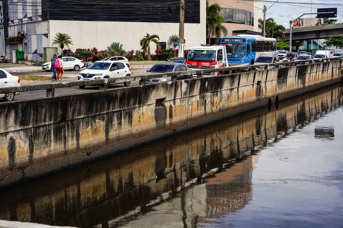 Obras de tamponamento do Canal da Costa