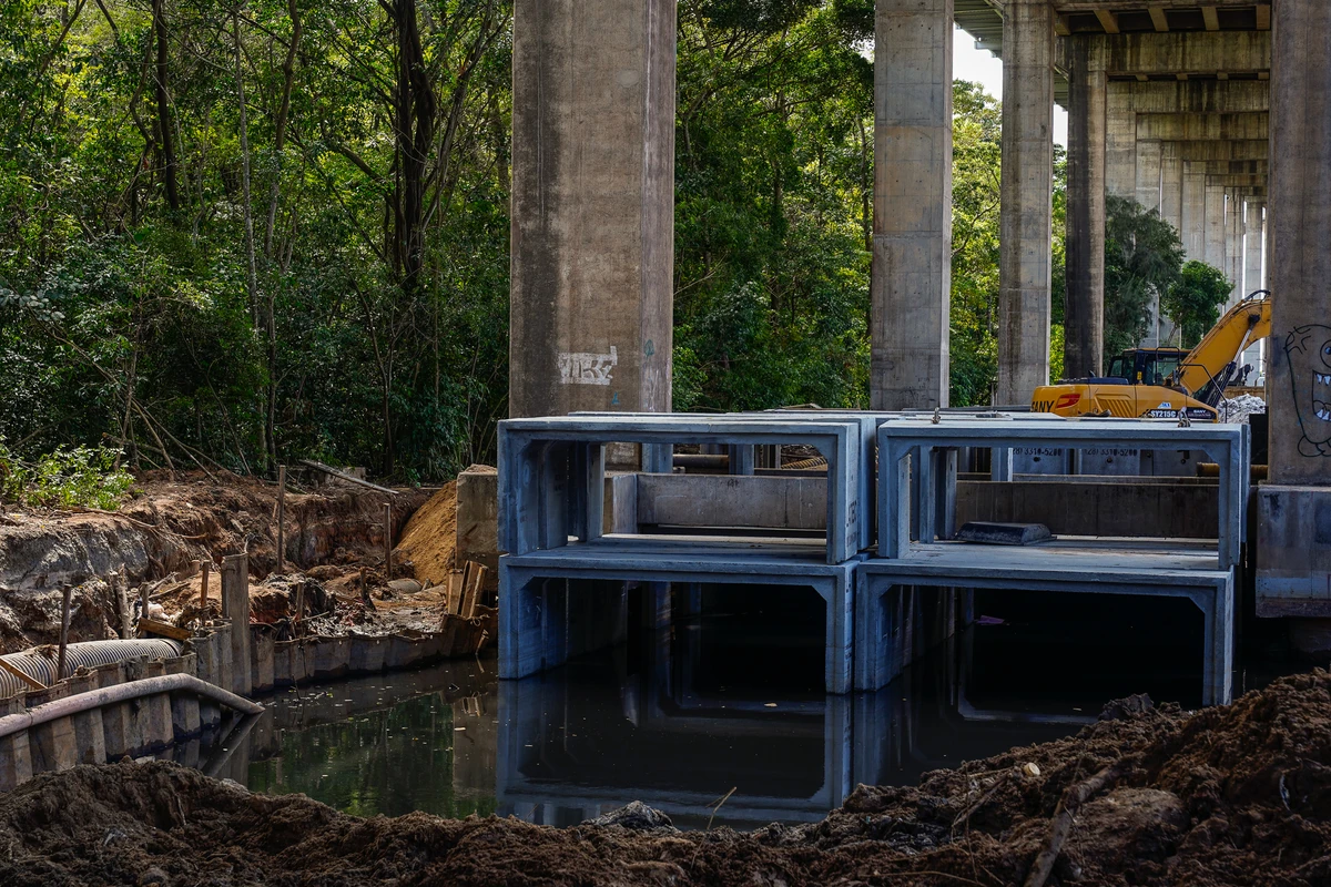 Obras de tamponamento do Canal da Costa