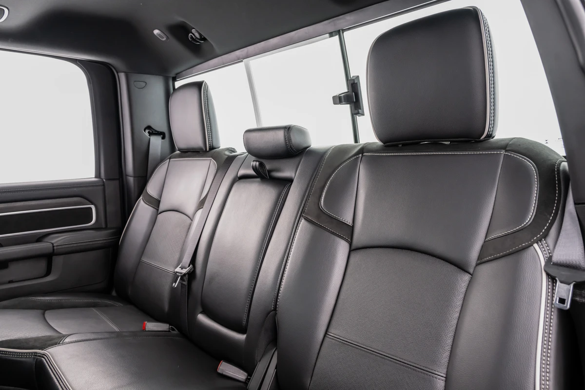 Ram 3500 Laramie Night edition por Ram/Divulgação