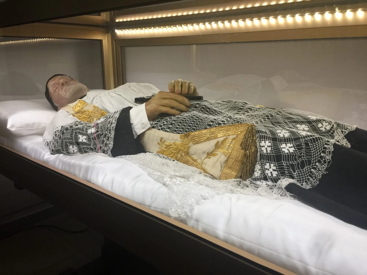 Réplica, em cera, do corpo de São Vicente de Paulo