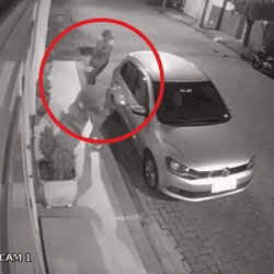 Crime aconteceu no sábado (9) quando menor foi até a casa de um homem que estaria o ameaçando; vítima está internada em Cachoeiro de Itapemirim