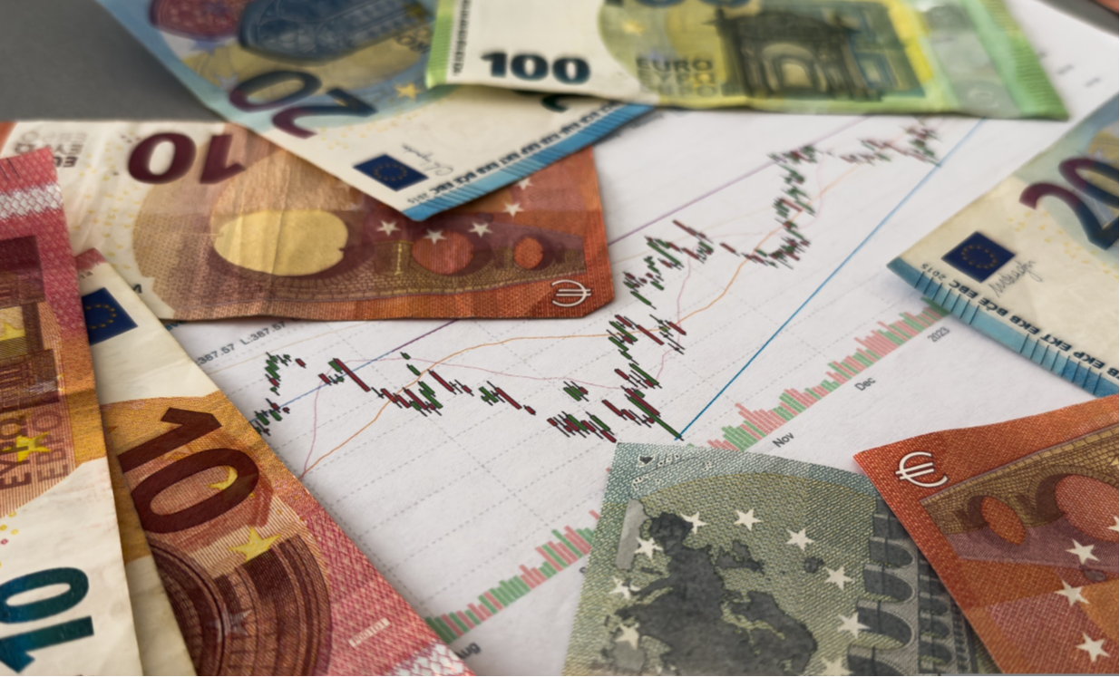 A valorização ou desvalorização das moedas altera a competitividade e o planejamento de negócios no país. Crédito: Shutterstock