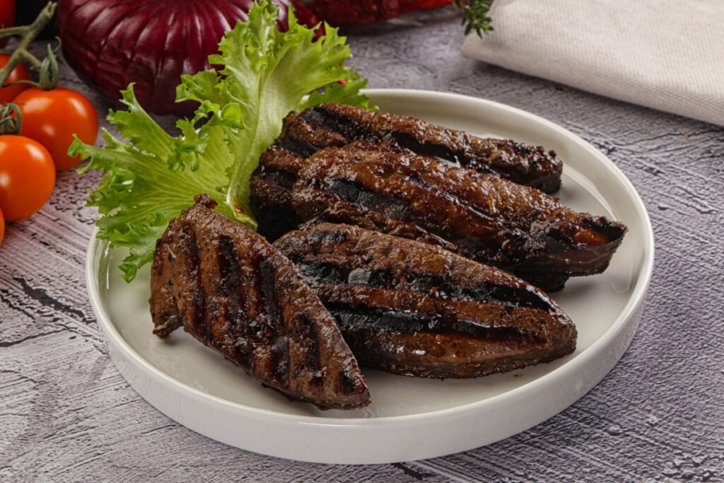 Bife de fígado grelhado (Imagem: Andrey Starostin | Shutterstock) 