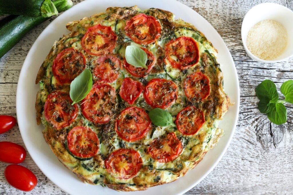 Fritada de abobrinha e tomate (Imagem: Obrigado. | Shutterstock)