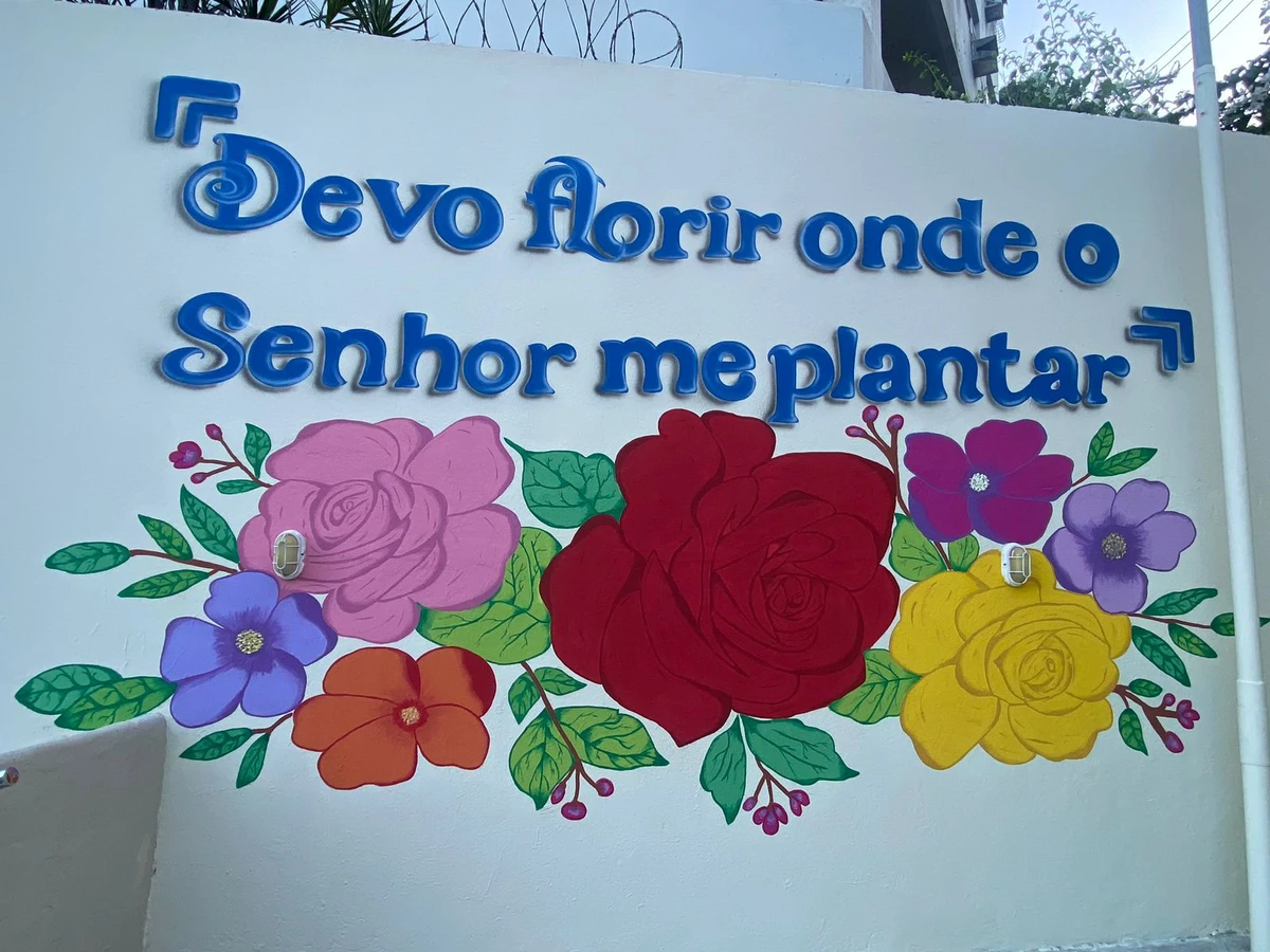 Mural Escadaria Santa Clara.  por Acervo Cores que Acolhem 