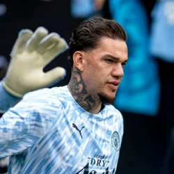 Goleiro brasileiro tem interessados no mercado e pode se despedir da equipe de Pep Guardiola
