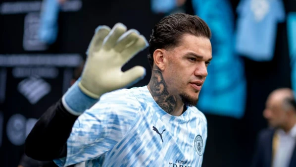 Goleiro brasileiro tem interessados no mercado e pode se despedir da equipe de Pep Guardiola