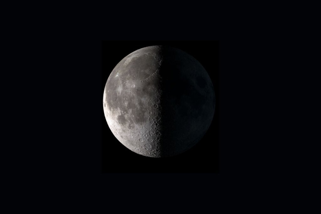 A Lua Quarto Crescente oferecerá equilíbrio entre reflexão e ação (Imagem: Delpixel | Shutterstock) 