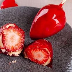 Febre do morango do amor levanta questionamentos da relação do brasileiro com o açúcar e por que nossos doces são tão doces.