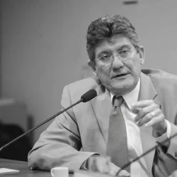 " Sua trajetória acadêmica e sua contribuição para o Brasil são motivo de orgulho para nossa cidade", disse o prefeito de Cachoeiro de Itapemirim