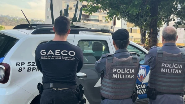 Ministério Público, com o apoio da Polícia Militar, cumpriu mandados de busca e apreensão nas duas cidades na manhã desta quinta-feira (14)