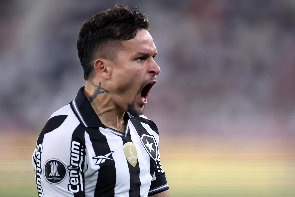 Artur marcou o gol da vitória do Botafogo sobre a LDU