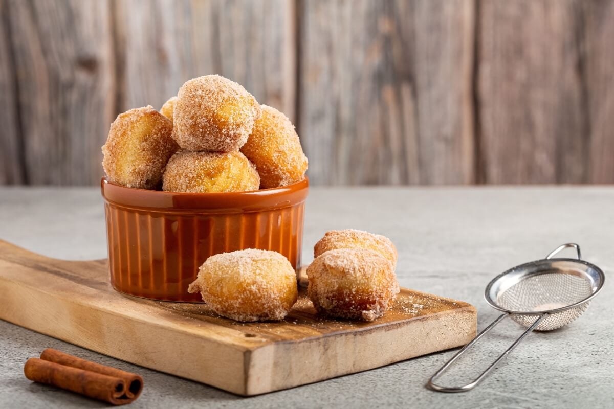 Bolinho de chuva proteico com whey protein (Imagem: WS-Studio | Shutterstock)