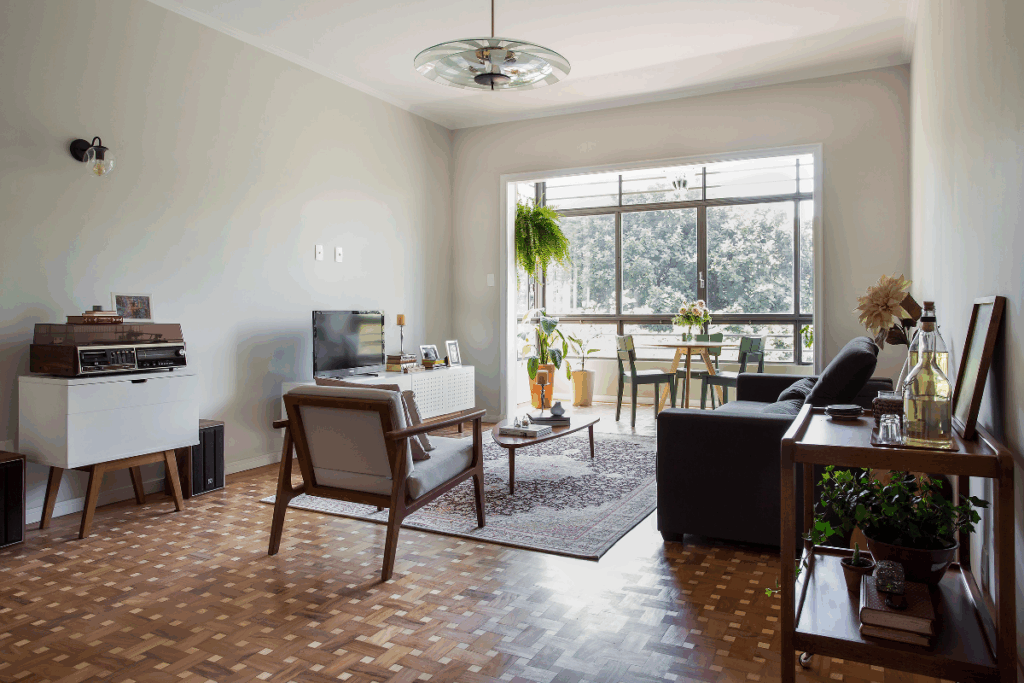 Cores neutras nas paredes ajudam a valorizar os cômodos (Projeto: Palladino Arquitetura | Imagem: Rogério Cajui)