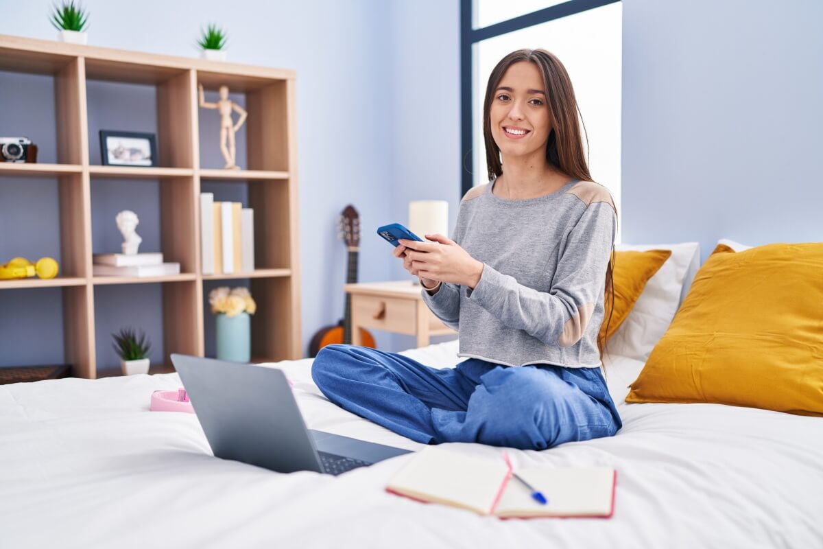 Estratégias simples transformam as redes sociais em poderosas aliadas para os estudos (Imagem: Krakenimages.com | Shutterstock)