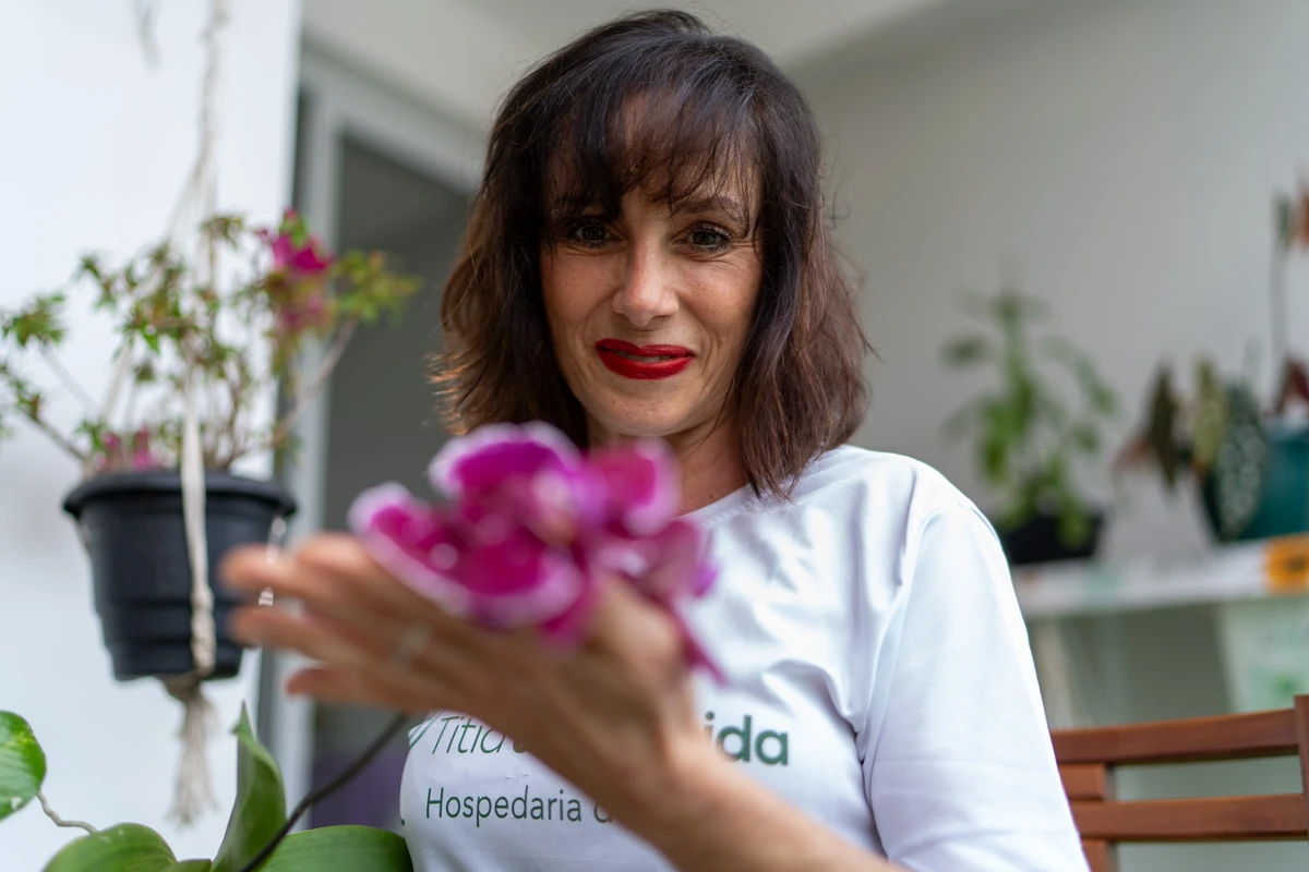 Fabiany Sambatti, especialista em cuidados com plantas por Vitor Jubini