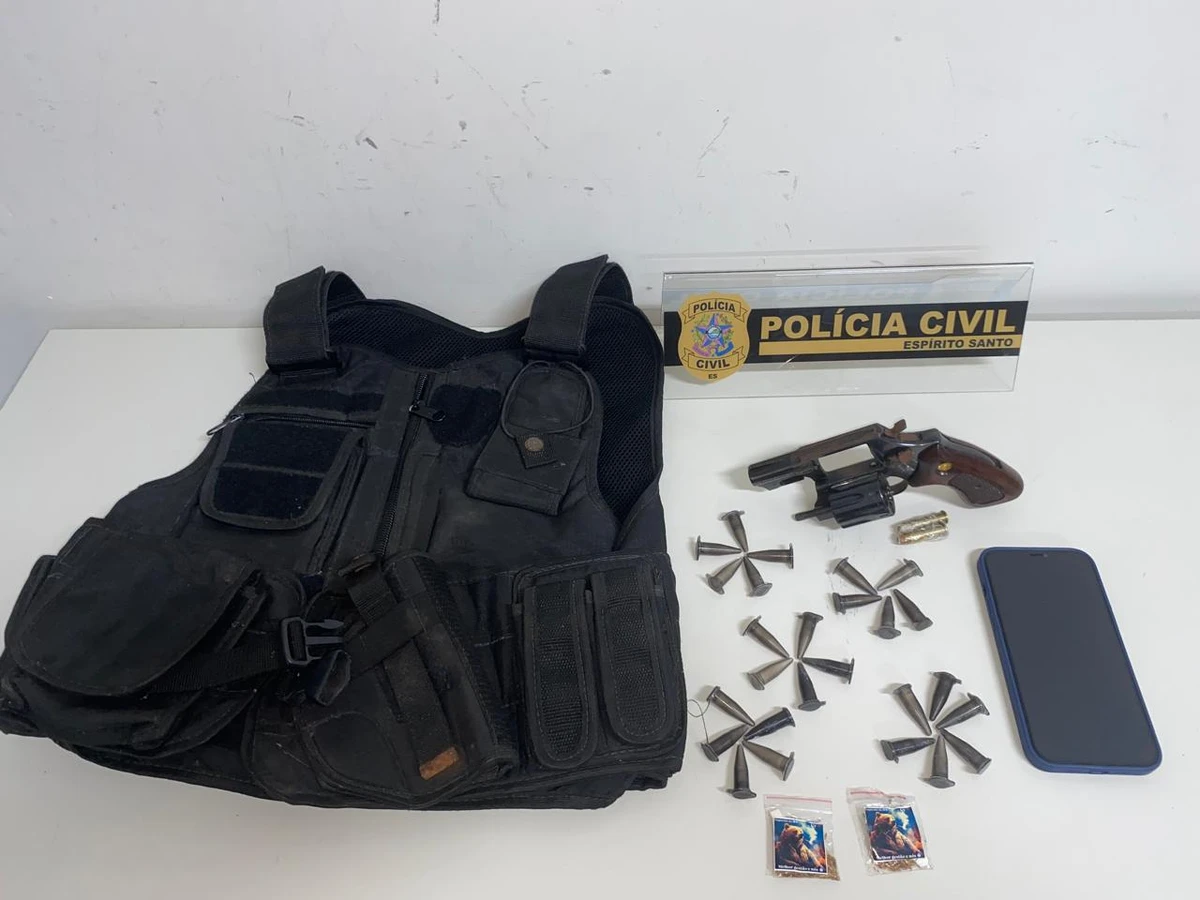 Material apreendido na casa do preso de 18 anos