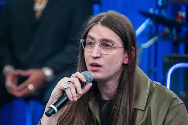 'Se você não sente indignação, você não é um ser humano', diz Felca no programa Altas Horas