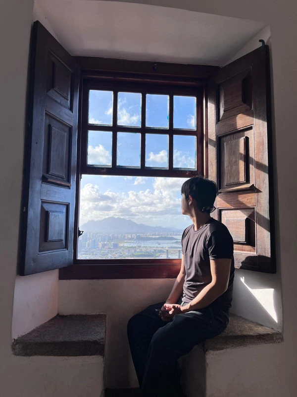 Sul-coreano Im Nam Cheol no Convento da penha