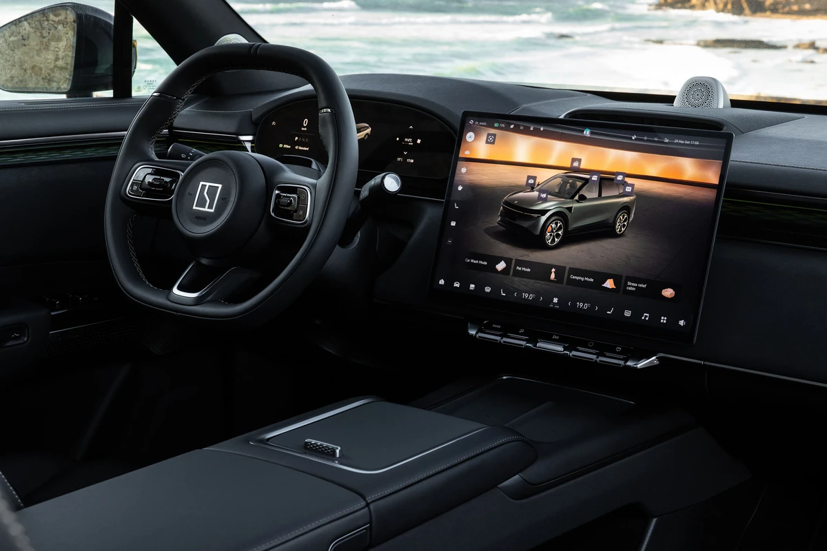 Veículo está equipado com uma tela multimídia de 16 polegadas e cluster de instrumentos de 13 polegadas por  Zeekr/Divulgação 