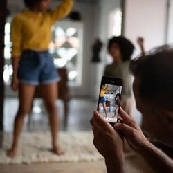 Além de efeitos na fase inicial da vida, a aceleração do desenvolvimento da criança pode trazer consequências futuras.