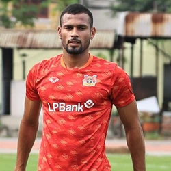 Daniel dos Anjos está na expectativa pela estreia oficial com a camisa do Ninh Binh FC