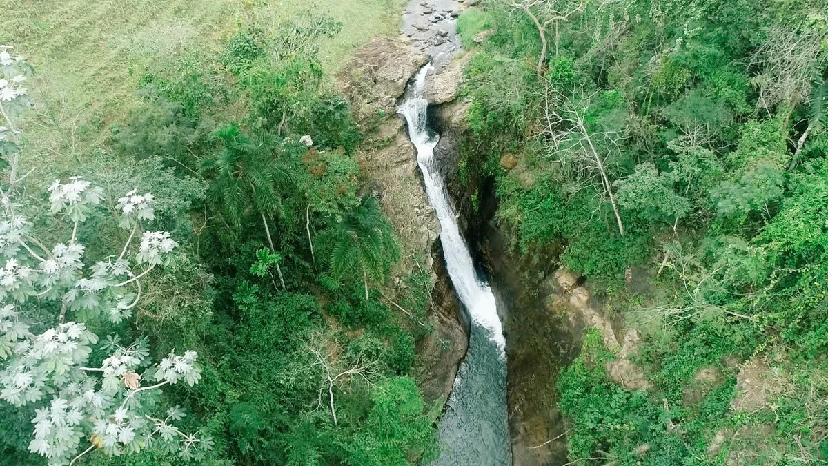A cachoeira de Pernambuco, em Guarapari