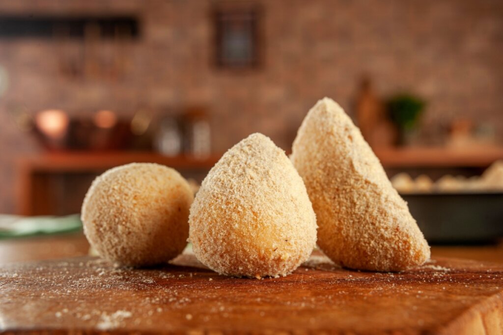 Coxinha de frango (Imagem: Tibilletti | Shutterstock) 