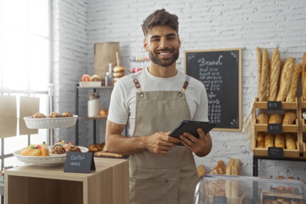 Optar por locais que tenham equipamentos e espaços exclusivos para produtos sem glúten reduz o risco de contaminação cruzada (Imagem: Krakenimages.com | Shutterstock)