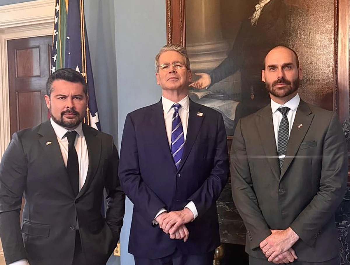 Eduardo Bolsonaro com o secretário norte-americano Scott Bessent
