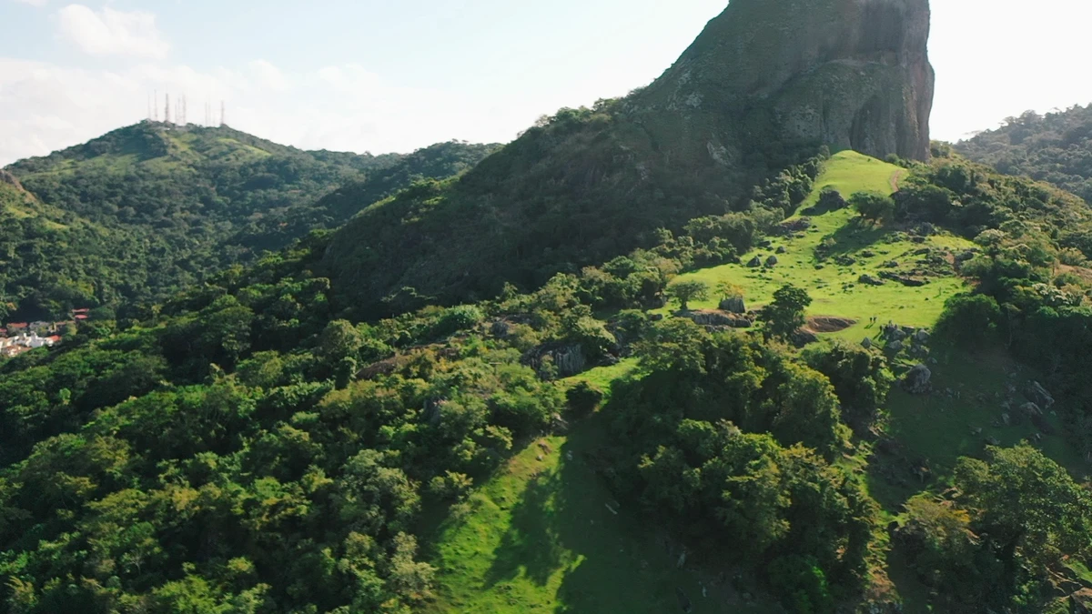 O rapel na Pedra dos Dois Olhos 
