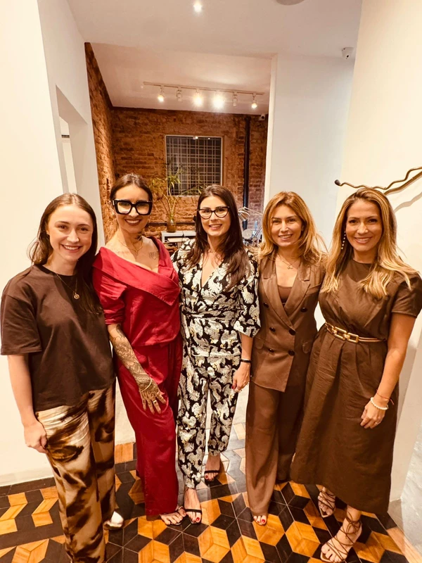 Rachel Perry, Kessy Borges, Ivana Izoton, Marina Giuberti e Vanessa Cardoso