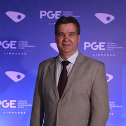 "Para nós,  do Sicoob,  é uma alegria mais uma vez junto com a Gazeta estar aqui compartilhando com todo os ganhadores o prêmio Gazeta Empresarial de Linhares. Esse prêmio realmente é um marco para o município porque fomenta o desenvolvimento, porque reconhece o esforço e dedicação de todo empresariado linharense."