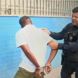 Vítima de 45 anos foi atacada dentro de casa, no bairro Cruzamento; filho de seis anos presenciou a cena