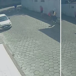 Câmera de segurança registrou o momento em que o suspeito, que caminhava atrás dela, a aborda e puxa a bolsa das mãos da vítima