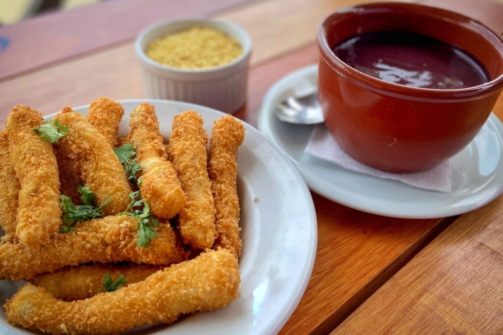 Açaí com peixe (Imagem: DUARTE BARROS | Shutterstock)