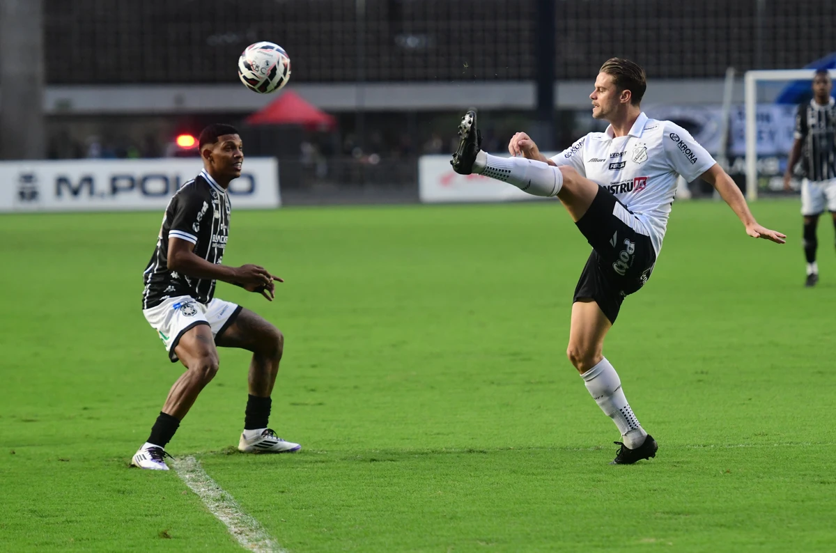 Jogo do Rio Branco (ES) contra o Inter de Limeira (SP) por Ricardo Medeiros