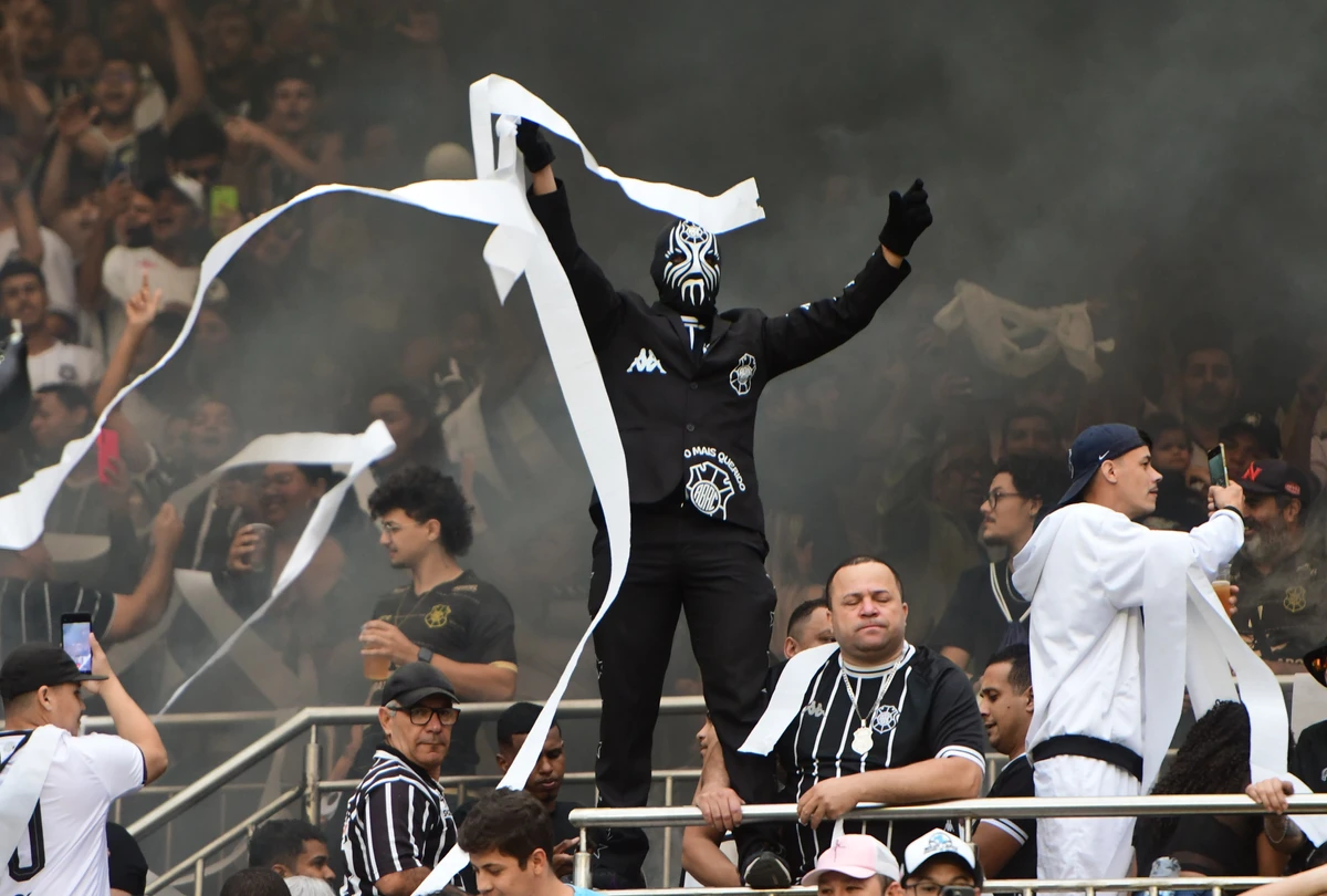 Jogo do Rio Branco (ES) contra o Inter de Limeira (SP) por Ricardo Medeiros