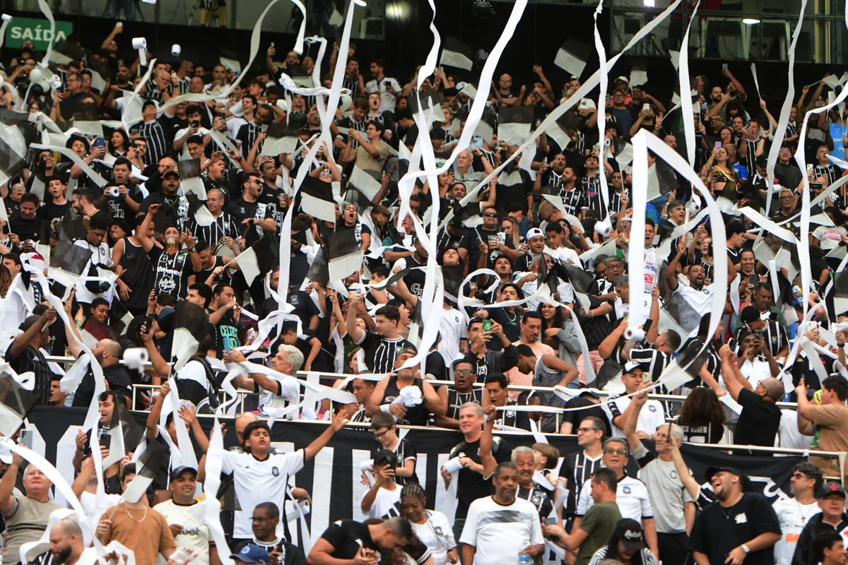 Jogo do Rio Branco (ES) contra o Inter de Limeira (SP) por Ricardo Medeiros