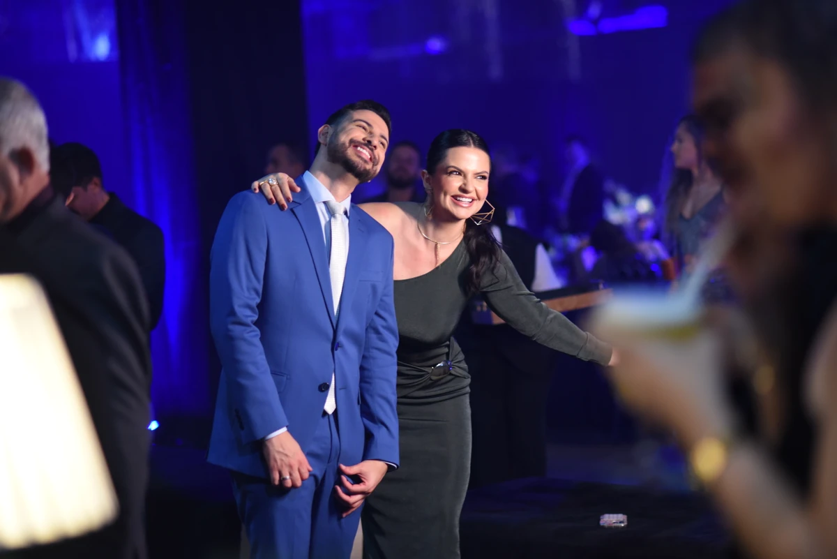 Will Loyola e Gabi Manganelli: apresentadores do Prêmio Gazeta Empresarial Linhares 2025