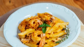 Penne com camarões 