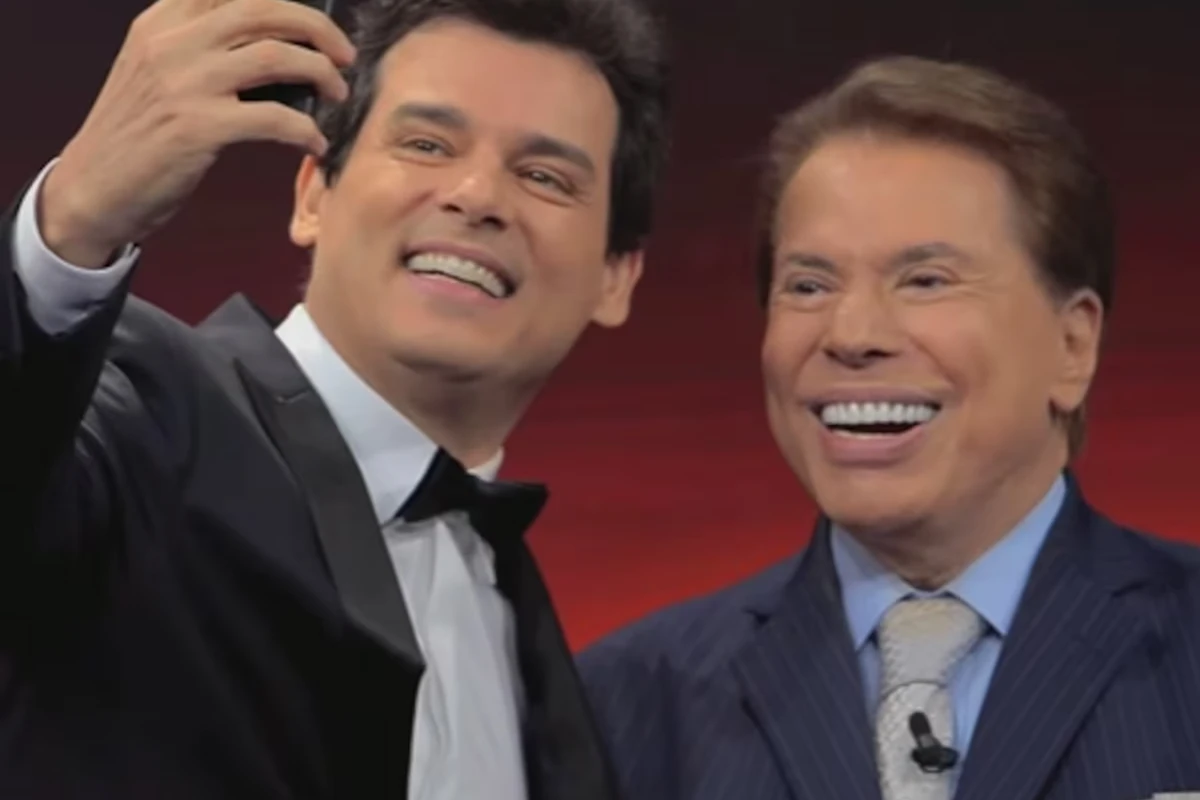 Celso Portiolli homenageia Silvio Santos durante o 'Domingo Legal' 