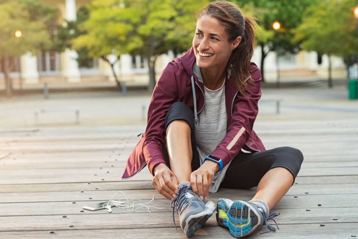 Escolher o tênis certo é fundamental para correr e caminhar com segurança (Imagem: Ground Picture | Shutterstock)