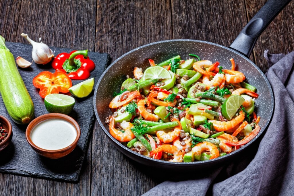 Salada morna mediterrânea (Imagem: from my point of view | Shutterstock)