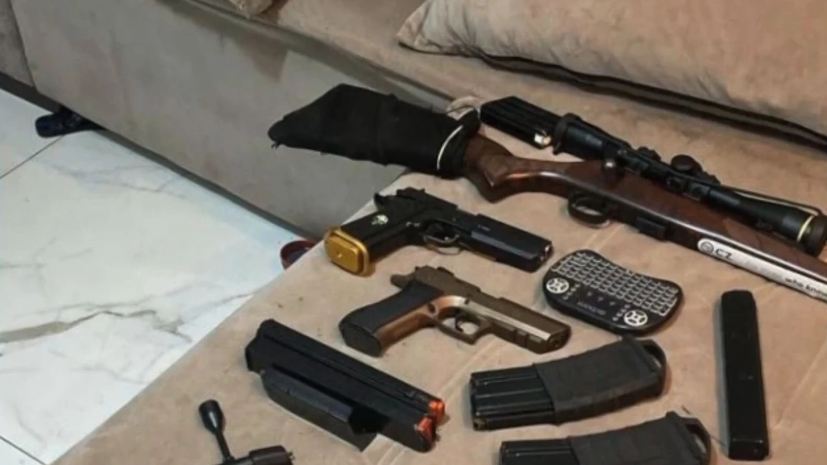 Homem é preso em São Mateus durante a Operação Senhores da Guerra da Polícia Civil de Minas Gerais.