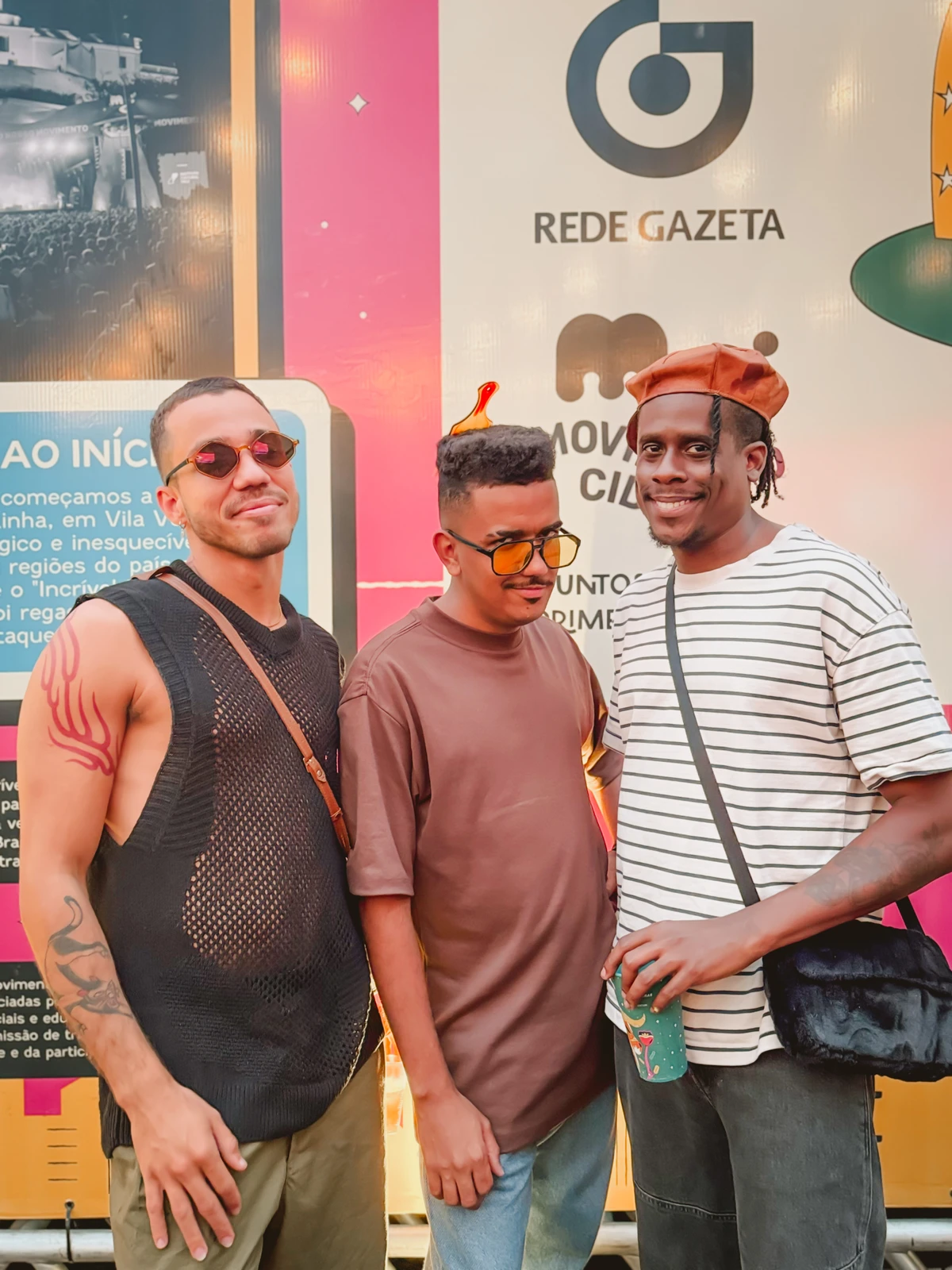 Os Garotin reúnira uma multidão no Movimento Cidade e depois posaram nos bastidores