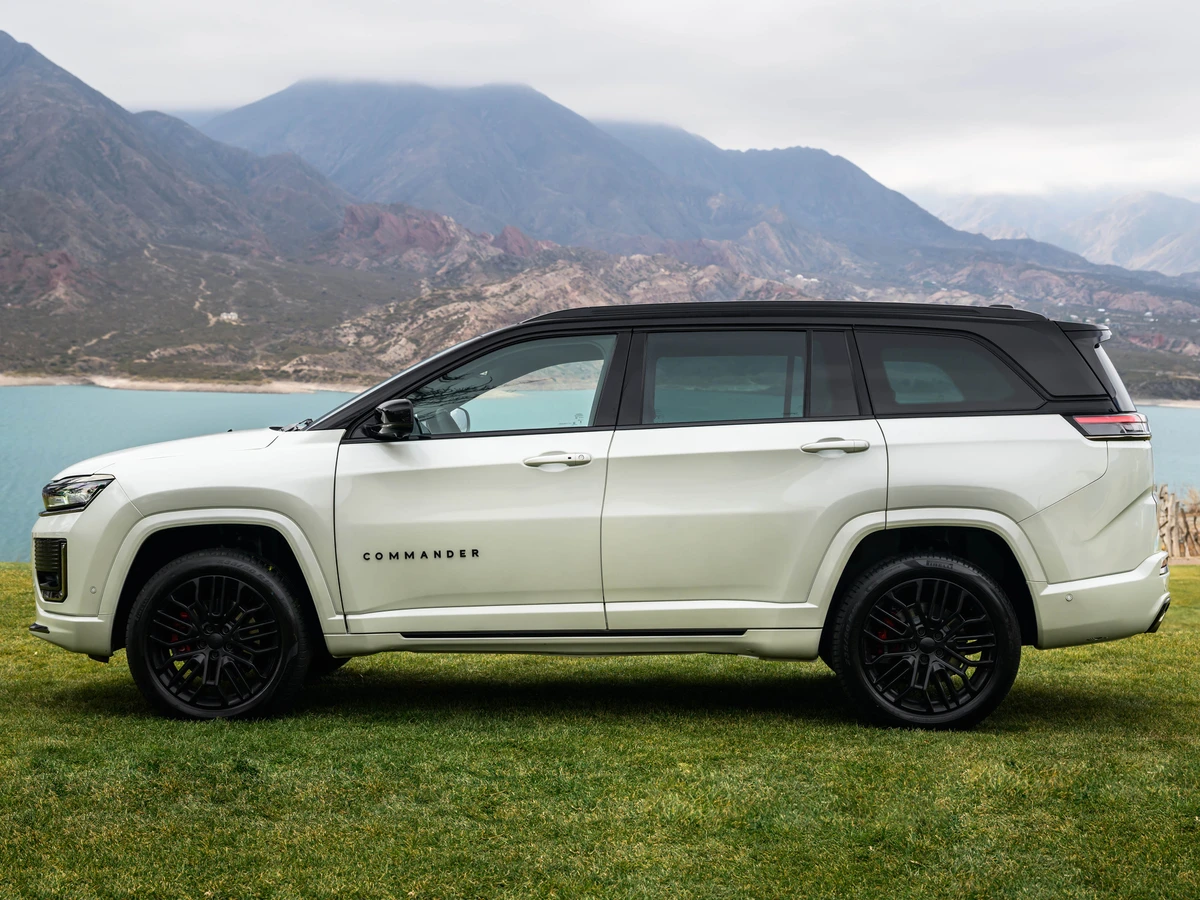  Jeep Commander Blackhawk