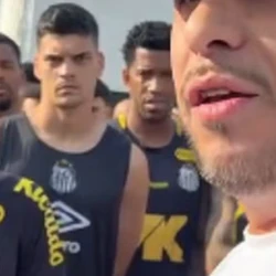 Santistas invadiram nesta terça-feira (19) o CT Rei Pelé, momentos após a reapresentação do elenco.