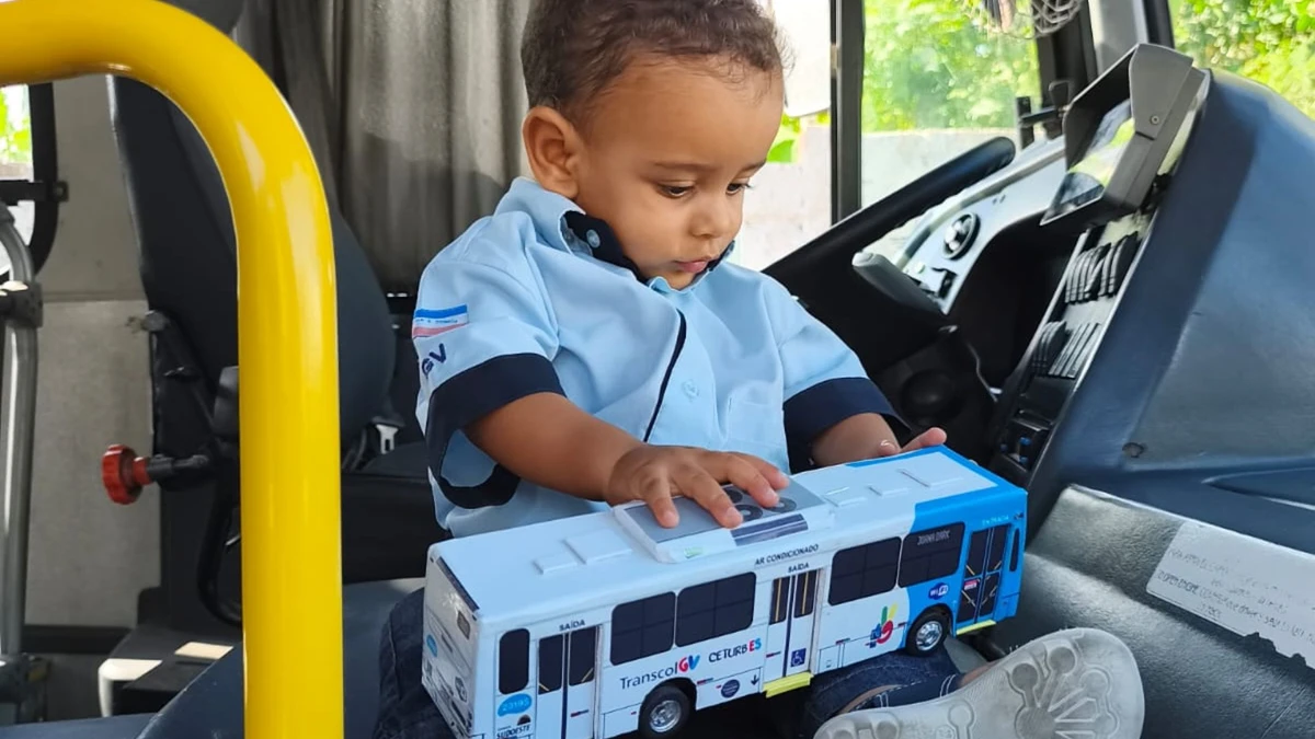 Danilo Junior no "mêsversário", com o tema Transcol por Arquivo Pessoal